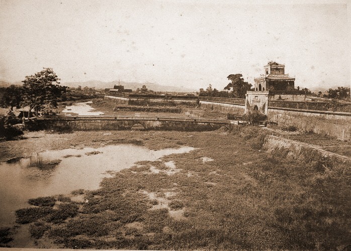 Mặt trước Kinh thành  Huế năm 1910.