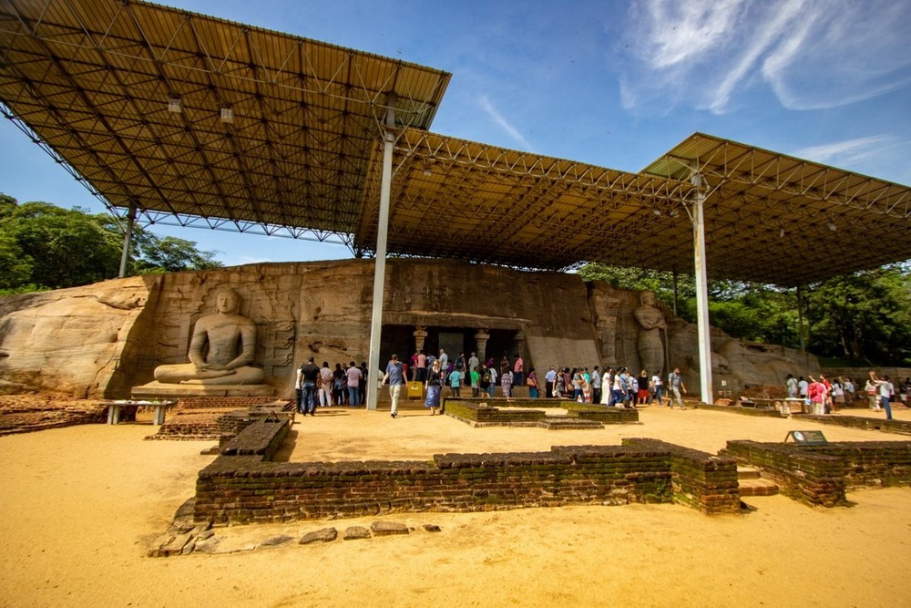 Tọa lạc tại cố đô Polonnaruwa của Sri Lanka, Gal Viharaya được coi là một trong những kỳ quan Phật giáo cổ xưa và độc đáo bậc nhất thế giới. Ảnh: The Flippertyhoblets.