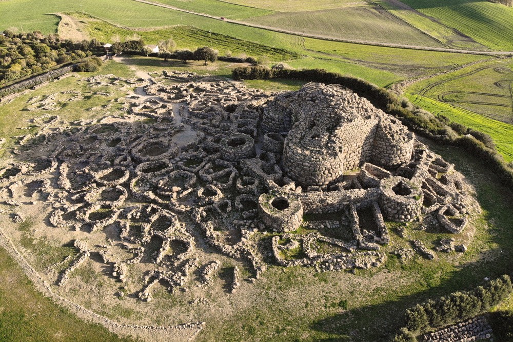  Su Nuraxi di Barumini là tên gọi của một quần thể di tích độc đáo nằm ở Barumini, đảo Sardinia, Italia. Ảnh: Olianas.