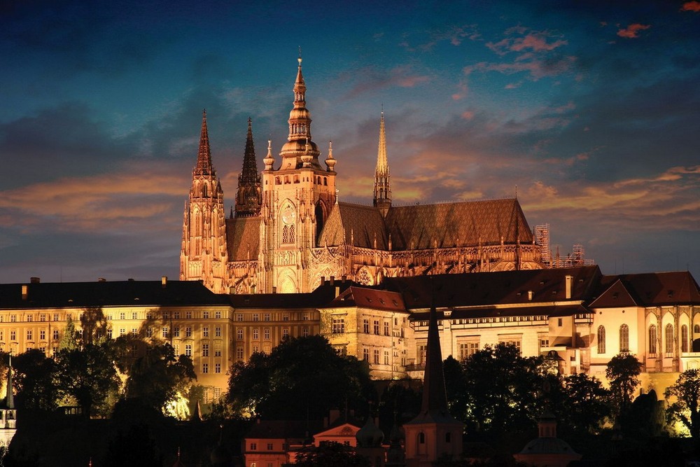 Nằm tại quận Hradcany của thủ đô Praha, Cộng hòa Séc, lâu đài Praha được coi là tòa lâu đài cổ lớn nhất thế giới còn tồn tại đến ngày nay. Ảnh: Britannica.