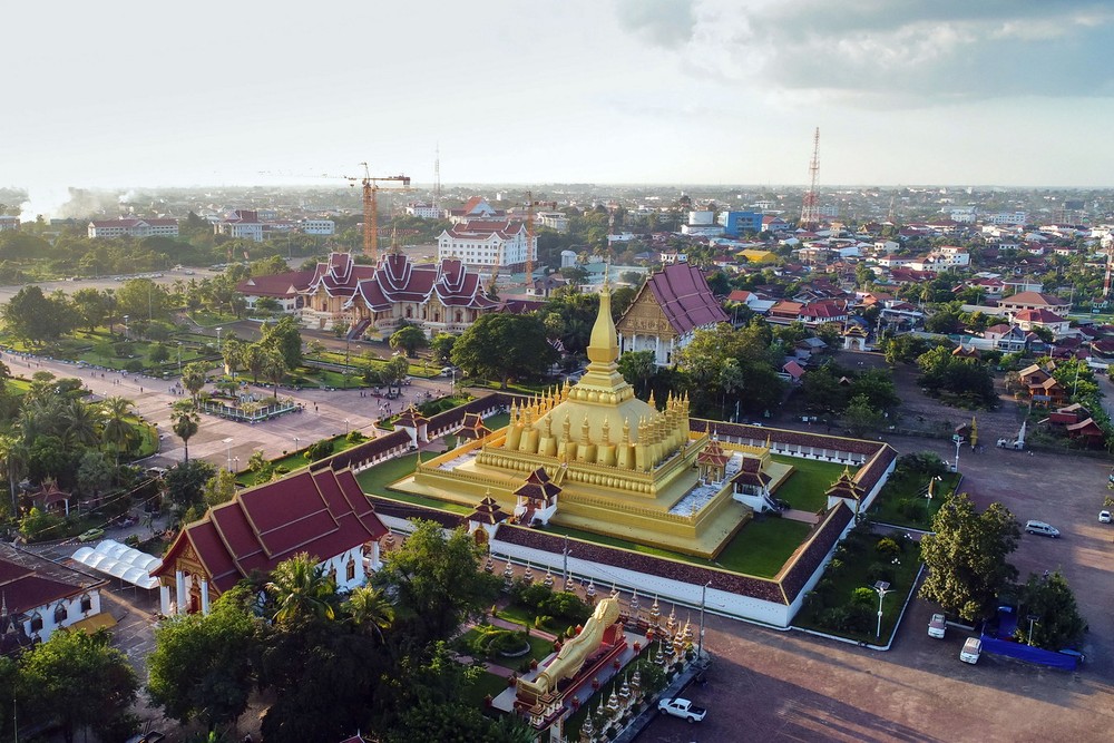 Nằm ở trung tâm thủ đô Viêng Chăn,  Thạt Luổng hay Pha That Luang là một công trình Phật giáo mang tính biểu tượng của đất nước Lào. Ảnh: Expedia.