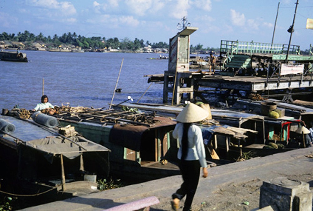 Bến Ninh Kiều ở  Cần Thơ năm 1967. Ảnh: Dean Jones Collection.