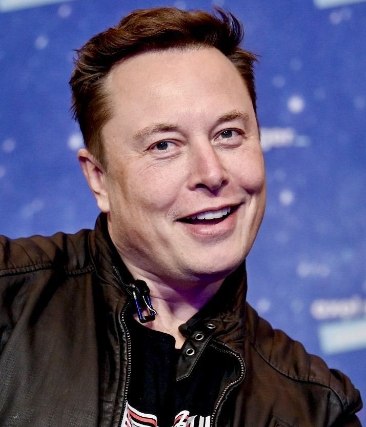  1. Nguồn gốc đa văn hóa. Elon Musk sinh ra ở Pretoria, Nam Phi, trong một gia đình có gốc gác đa dạng. Cha của ông, Errol Musk, là người Nam Phi gốc Anh, còn mẹ ông, Maye Musk, là người Canada gốc Anh và Hà Lan. Ảnh: Pinterest.