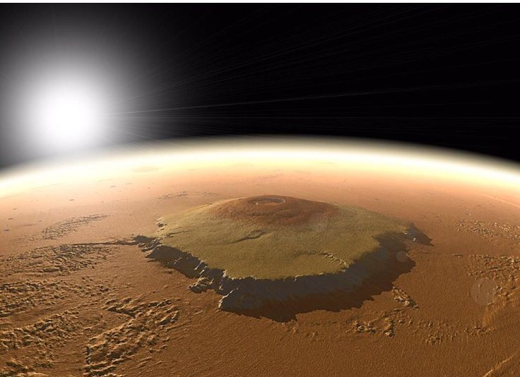  Cao nhất Hệ Mặt Trời:  Olympus Mons cao khoảng 21.9 km so với bề mặt trung bình của sao Hỏa, gấp gần 2,5 lần đỉnh Everest của Trái Đất nếu tính từ mực nước biển. Ảnh: Pinterest.