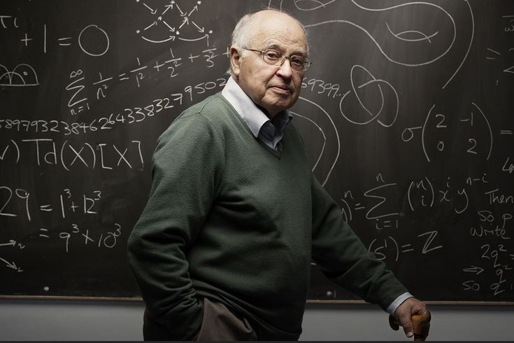  1. Được dự đoán từ năm 1964. Nhà vật lý Peter Higgs cùng với François Englert và những nhà khoa học khác đã đưa ra lý thuyết về sự tồn tại của  hạt Higgs vào năm 1964. Nhưng phải đến năm 2012, nó mới được phát hiện thực nghiệm. Ảnh: Pinterest.