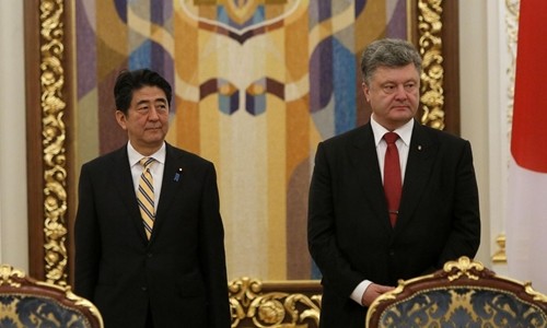 Chuyến thăm Ukraine của ông Abe trong con mắt người Nga