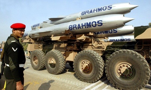 Vì sao Ấn Độ bố trí tên lửa BrahMos sát Trung Quốc?