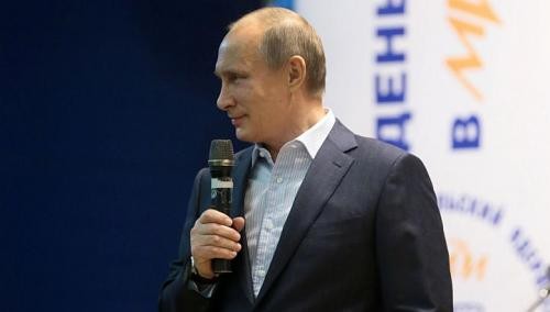 Theo đó, hôm 22/1, nhân Ngày Sinh viên, Tổng thống Putin đã tới thăm sinh viên và giảng viên của trường Trường Đại học nghiên cứu hạt nhân Quốc gia (MEPH).