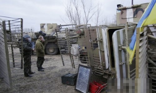 Lo ly khai tấn công, lính Ukraine ngày đêm ở Lugansk