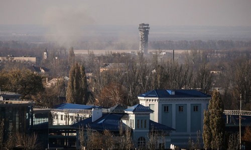 Quân Ukraine rút khỏi sân bay Donetsk 