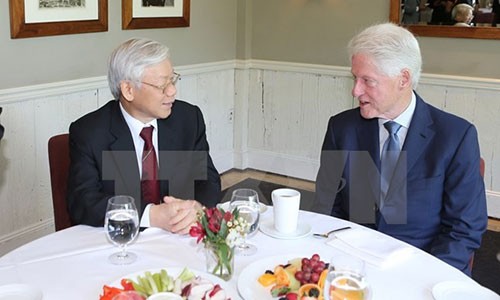 Tổng Bí thư Nguyễn Phú Trọng thăm cựu TT Mỹ Bill Clinton