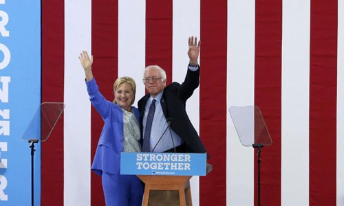 Ứng viên Bernie Sanders tuyên bố ủng hộ bà Hillary Clinton