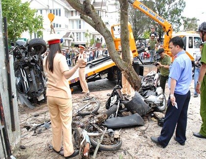 Nguyên phó Giám đốc Sở uống rượu đâm chết người thoát án tù