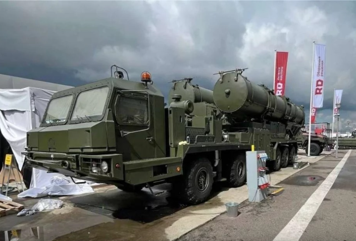 Ngay sau khi được giới thiệu tại Army-2024, hình ảnh  S-500 Prometheus TEL mới đã nhanh chóng lan truyền trên các trang mạng xã hội. Sự ra mắt công khai này nhấn mạnh ý định của Nga trong việc chứng minh sức mạnh quân sự và năng lực công nghệ trên trường quốc tế.