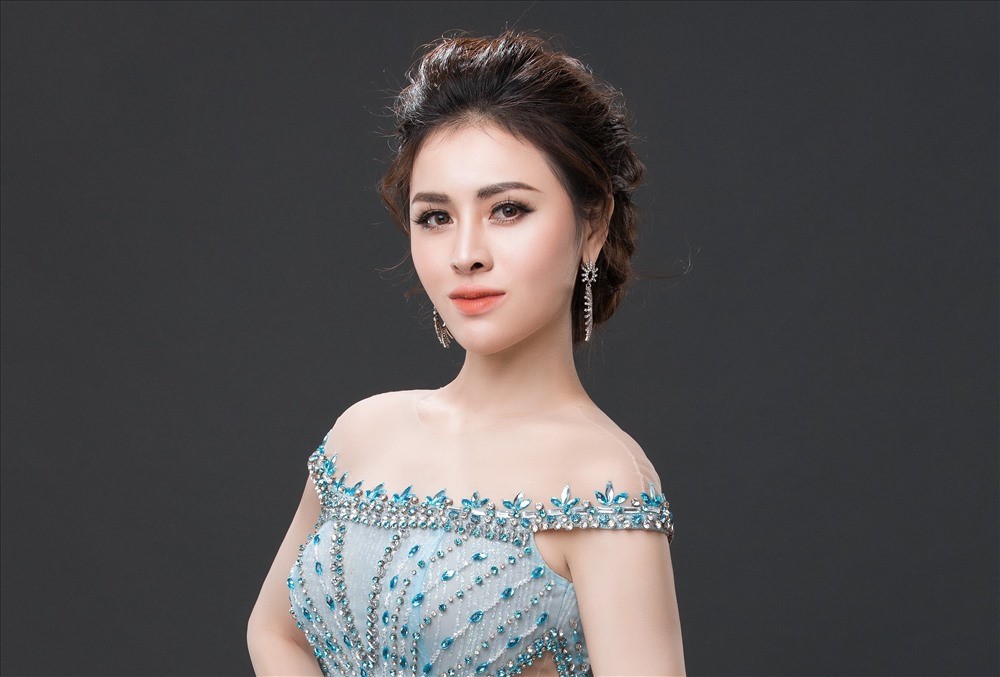 Thư Dung (23 tuổi) gây chú ý hồi cuối tháng 4 vừa qua khi  cô gái trở thành á hậu 2 cuộc thi Miss Eco International 2018 (Hoa hậu Du lịch sinh thái quốc tế). Đây là thành tích cao nhất của Việt Nam tại đấu trường sắc đẹp này.