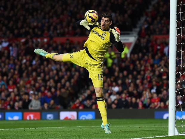 Chelsea xưng vương tại Premier League 2014/2015 có sự góp công không nhỏ của thủ thành Thibaut Courtois, nằm trong đội hình ngôi sao Bỉ nổi tiếng. Chính những phản xạ chính xác và nhạy bén của anh làm yên lòng NHM của The Blues.