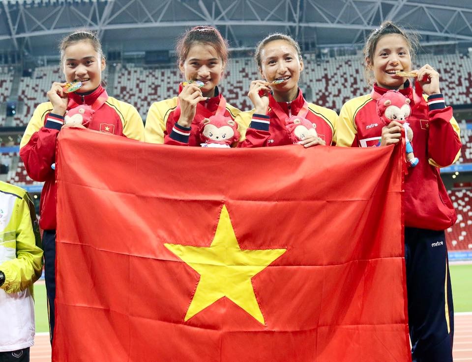 Nguyễn Thị Huyền là  “cô gái vàng” điền kinh Việt Nam tại SEA Games 28 vừa qua. Nữ vận động viên này giành ba HCV, phá hai kỷ lục đại hội, đồng thời giành vé dự Olympic Brazil 2016. Mới đây, Nguyễn Thị Huyền còn giành thêm hai tấm HCV châu Á tại Thái Lan.