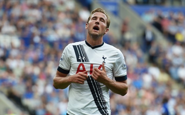 Sau mùa giải 2014/2015 thi đấu như lên đồng trong màu áo Tottenham, Harry Kane được kỳ vọng sẽ gánh vác tốt hàng công của CLB thành London. Nhưng Premier League 2015/2016 đã trôi qua được 5 vòng đấu mà Harry Kane vẫn chưa có bàn thắng nào cho mình. Đó là điều làm BLĐ cũng như NHM Tottenham hết sức lo lắng và đây là một sự khởi đầu hoàn toàn không suôn sẻ với tuyển thủ người Anh này.