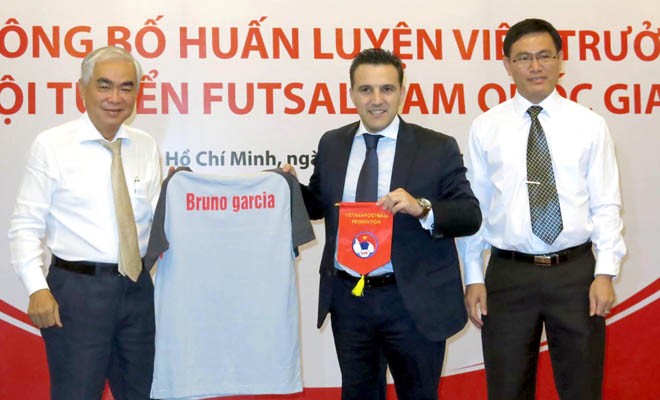 Tháng 2/2014, Bruno Garcia Formoso chính thức ngồi vào chiếc ghế nóng của ĐT  Futsal Việt Nam, thay thế người tiền nhiệm là Sergio Gargelli.