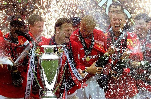 Mùa giải Ngoại hạng Anh năm 2000/2001, Man United đã lên ngôi  vô địch quốc gia sớm 5 vòng đấu và đây được coi là kỷ lục của giải bóng đá cao nhất xứ sở sương mù.