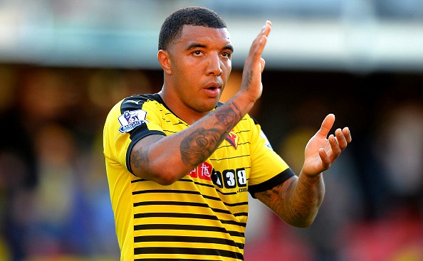 Troy Deeney là một  ngôi sao bóng đá thưởng lương khá bèo bọt với số tiền chỉ là 11.000 bảng/ tuần, thế nhưng phong độ của cầu thủ này chẳng thua kém bất cứ cầu thủ đắt giá nào. Hiện thủ quân của CLB Watford đã có tới 9 bàn thắng và liên tục kiến tạo để các đồng đội ghi bàn.