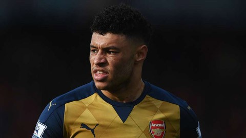 Oxlade-Chamberlain của ĐT Anh là  ngôi sao bóng đá lỡ Euro 2016 do chấn thương. Cầu thủ thuộc biên chế Arsenal đã bị tái phát chấn thương đầu gối và cần 8 tuần để bình phục