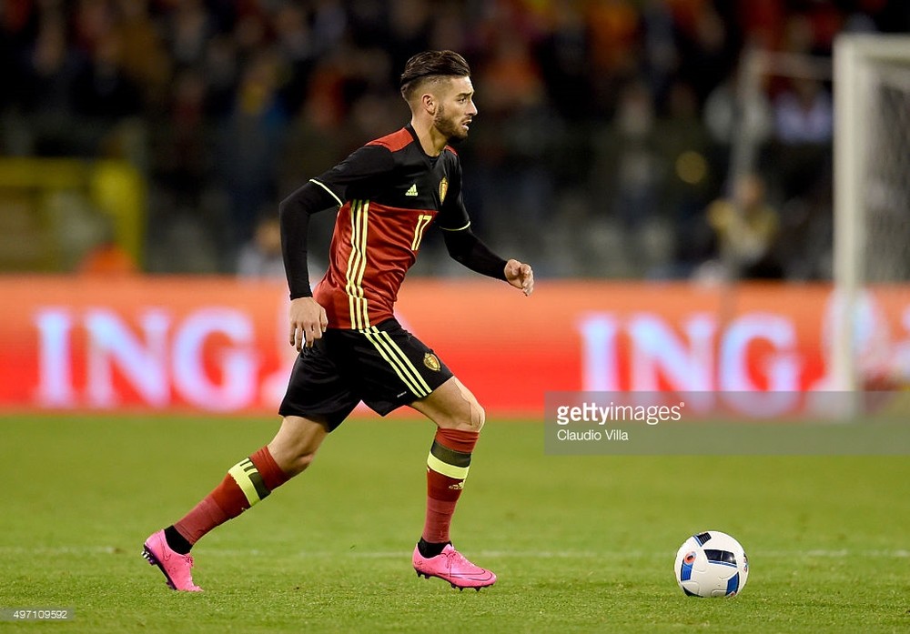 Ngôi sao bóng đá sở hữu tốc độ đáng sợ đầu tiên được nhắc đến là Yannick Carrasco của ĐT Bỉ. Tiền vệ này đã có những pha bứt tốc tới 32 km/h trong chiến thắng 4-0 của Bỉ trước Hungary tại vòng 1/8  Euro 2016.