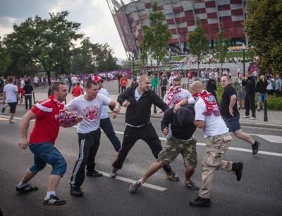 Ba Lan và Bồ Đào Nha là trận đấu đầu tiên tại vòng tứ kết  Euro 2016. Nó không chỉ được nhắc đến nhiều bởi đó là trận đấu mà hai chân sút thượng hạng của thế giới là Cris Ronaldo và Lewandowski đối đầu với nhau mà nó còn được chú ý bởi những vụ việc rắc rối từ các fan hâm mộ quá khích.