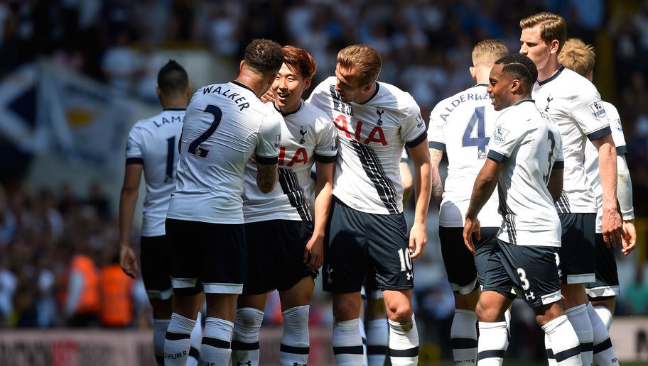 Tottenham đã có một mùa giải thành công với vị trí thứ hai tại giải ngoại hạng Anh 2015/2016. Chính vì thành tích như vậy, CLB thành London đã lọt vào top những CLB của  làng bóng đá thế giới có thu nhập khủng từ việc bán vé khán đài. Tổng số tiền mà Gà trống thành London thu được trong mùa giải 2015/2016 từ việc bán vé lên tới 41,2 triệu bảng Anh.