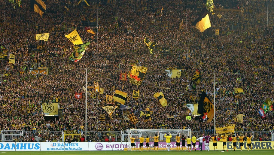 Sân nhà của CLB Borussia Dortmund luôn được đánh giá là một trong những  SVĐ sôi động nhất thế giới bởi những CĐV của CLB này luôn biết cách biến khán đài trở thành những ngày hội. Theo ước tính của BQL sân Signal Iduna Park thì mùa giải vừa qua họ đã thu về hơn 54,2 triệu Euro từ tất cả các nguồn thu như bán vé hay quảng cáo...