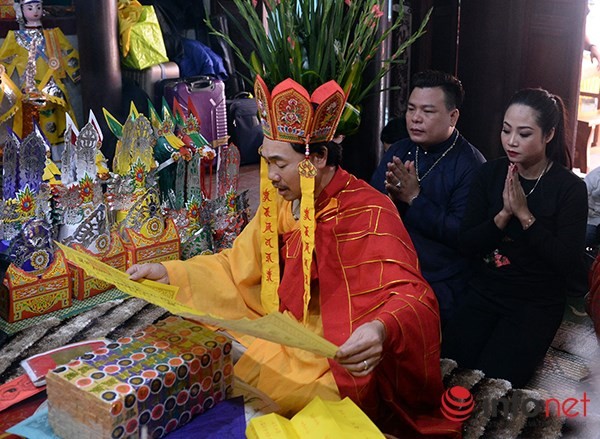 Vừa qua, Unesco đã công nhận Tín ngưỡng thờ mẫu của người Việt trong đó có nghi thức thờ cúng, trang phục, âm nhạc… là một di sản văn hoá và cần được bảo tồn.