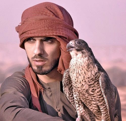 Cách đây 4 năm, Omar Borkan Al Gala hay còn được biết tới biệt danh là  hot boy bị trục xuất bởi quá đẹp trai đã trở thành hiện tượng trên mạng xã hội và khiến vô vàn cô gái phải mê mệt với nhan sắc của anh chàng người Ả Rập này.