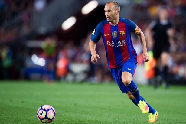 Andres Iniesta là ngôi  sao bóng đá được nhiều NHM yêu mến bằng một sự điềm đạm cả cuộc sống đời thường cũng như trên sân cỏ. Dù thi đấu hơn 400 trận cho Barca và ĐT Tây Ban Nha, chàng tiền vệ 32 tuổi này chưa một lần dính thẻ đỏ.