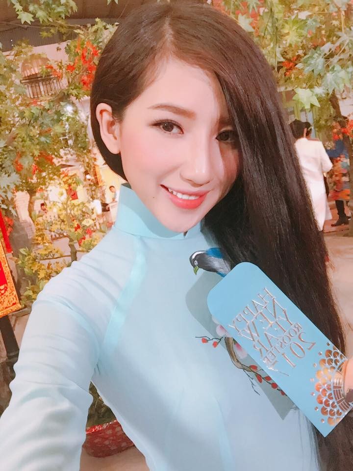 Xinh đẹp, tài năng là những từ mà nhiều cư dân mạng đã miêu tả cô nàng mỹ nhân mới nổi của serie phim hài sitcom Ghiền mỹ gõ - Nguyễn Lâm Hoàng Quyên.