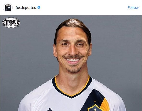 Ibrahimovic đầu quân cho LA Galaxy: Theo thông tin  chuyển nhượng bóng đá mới nhất trên trang instagram chính thức của mình, Fox Sports đã cho đăng tải một bức ảnh của Ibrahimovic trong màu áo của LA Galaxy và bên cạnh đó là dòng bình luận có nội dung: "Xác nhận từ một nguồn tin tại châu Âu. Zlatan Ibrahimovic sẽ thi đấu cho LA Galaxy." Đây thật sự là một thông tin khiến nhiều người bất ngờ, khi trước đó đã có rất nhiều thông tin tiền đạo người Thụy Điển và lãnh đạo của Man Utd đang tiến hành đàm phán gia hạn hợp đồng. Ảnh: Instagram