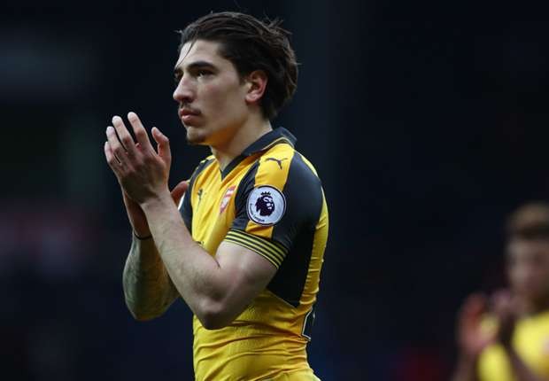 Bellerin bị tẩy chay, Barcelona tranh thủ ép giá: Theo thông tin  chuyển nhượng bóng đá mới nhất từ tờ Express, Barcelona đã quyết định tái khởi động kế hoạch tiếp cận Bellerin. Tuy nhiên khác với tâm lý mua Bellerin bằng mọi giá, lúc này đội bóng của TBN chỉ còn muốn mua hậu vệ này với mức giá chỉ 34 triệu bảng. Ảnh: Express.