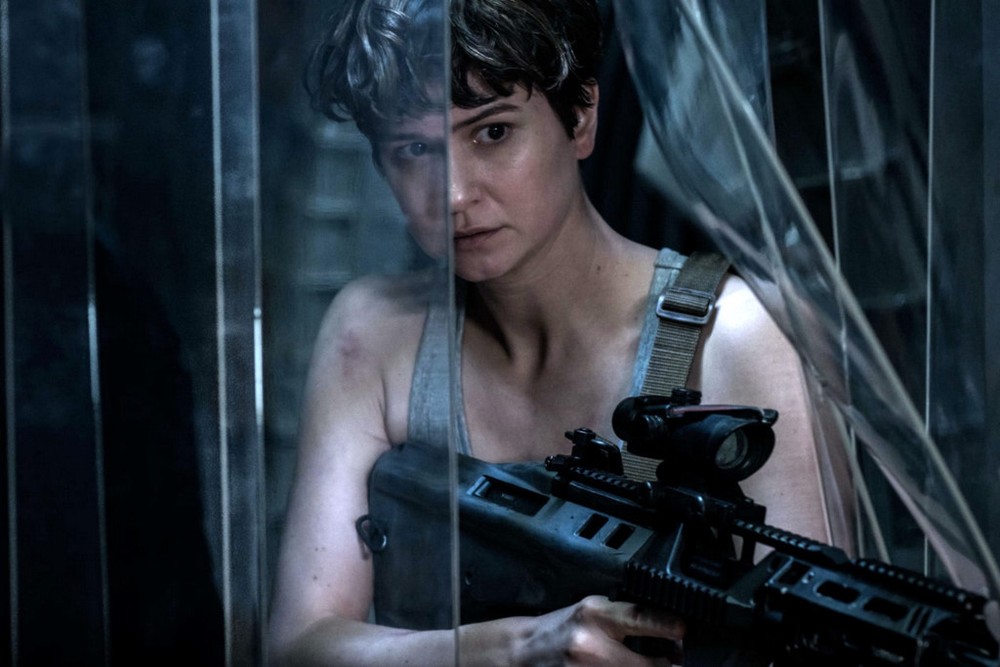 Daniels (Katharine Waterson) trong Alien: Covenant: Nữ diễn viên 37 tuổi người Anh đang có những chuyển biến vô cùng tích cực trong sự nghiệp. Từ chỗ chỉ hay được sắm vai phụ, Katherine Waterson liên tiếp được đóng chính ở hai bom tấn là Fantastic Beasts and Where to Find Them (2016) và nay là Alien: Covenant (2017) - phần tiếp theo của Prometheus (2012) và tiền truyện của Alien (1979). Công chúng kỳ vọng Daniels trong tập phim Quái vật không gian mới sẽ là nhân vật kế nhiệm xứng đáng của Ellen Ripley huyền thoại. Ảnh: Fox.