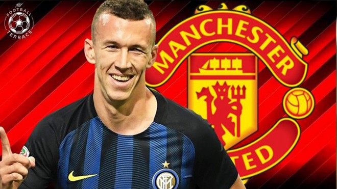 M.U không dùng Martial đổi lấy Perisic: Theo thông tin  chuyển nhượng bóng đá mới nhất từ tờ Sun Sport, M.U sẽ không dùng Anthony Martial - tiền đạo trẻ trị giá 36 triệu bảng để đổi lấy chữ ký của tiền vệ 29 tuổi Ivan Perisic của Inter. Tuy nhiên vì Perisic là mục tiêu do đích thân Mourinho chỉ định nên "Quỷ đỏ" sẽ xem xét dùng một ngôi sao khác là Matteo Darmian cộng với một số tiền để đàm phán với đối tác Serie A. Ảnh: Sun Sport