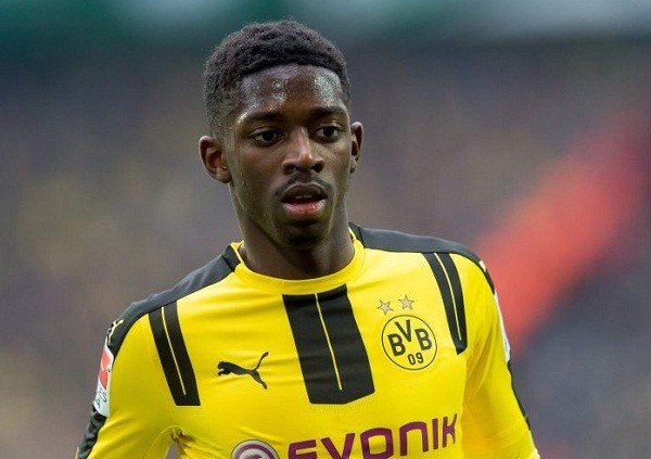 Dortmund xác nhận bán Dembele: Theo thông tin chuyển nhượng bóng đá mới nhất được phát đi từ Giám đốc thể thao của Dortmund, ông Michael Zorc thừa nhận Dortmund đang ở tình thế khó nên buộc phải bán Ousmane Dembele. Tuy vậy, vị lãnh đạo này khẳng định sẽ chỉ để tài năng trẻ này ra đi với mức giá hợp lý. Ảnh: Goal