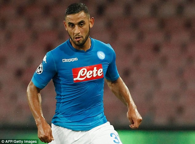 Liverpool có cơ hội chiêu mộ Ghoulam: Tín hiệu vui cho Liverpool khi hậu vệ trái Ghoulam đã từ chối gia hạn hợp đồng với Napoli. Hợp đồng của Ghoulam sẽ hết hạn vào cuối mùa và như thế Liverpool có thể đàm phán với hậu vệ 26 tuổi này vào tháng 1 tới. Ảnh: Getty Images