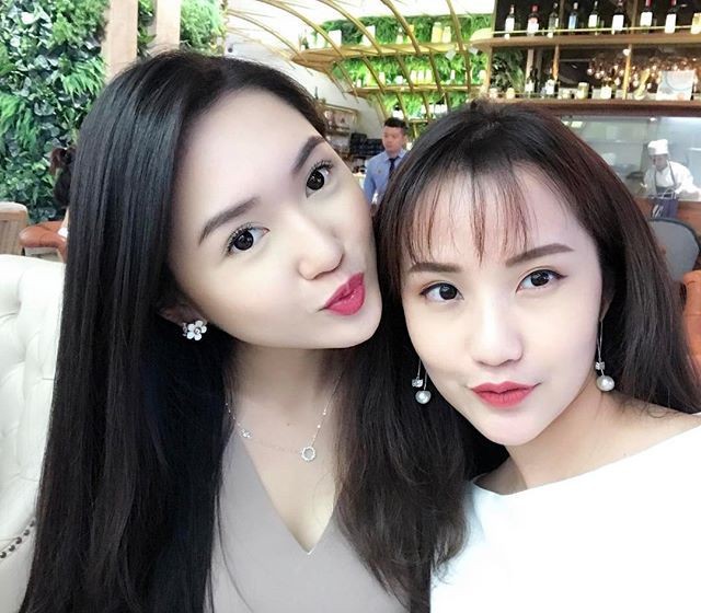 Trong cộng đồng mạng Việt có khá nhiều hội bạn thân nổi tiếng. Họ đến với nhau vì công việc, vì tình cảm và hơn hết là sự đồng cảm. Điển hình như vừa qua, dân mạng nhắc tới bộ đôi Primmy Trương và Chloe Nguyễn, cả hai cô bạn này đều là những nhân vật thuộc hàng "có số má" của  hội con nhà giàu Việt Nam (Rick Kid Of Viet Nam).