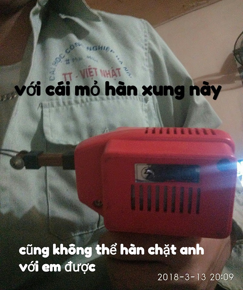 Cách kể những câu chuyện tình yêu bằng những vật dụng khác nhau như rau quả hay bằng những nhân vật hư cấu là chuyện không hiếm trên mạng xã hội. Tuy nhiên, nói nên chuyện tình cảm bằng linh kiện điện tử chắc chỉ có  sinh viên Đại học Công Nghiệp mới nghĩ ra được.