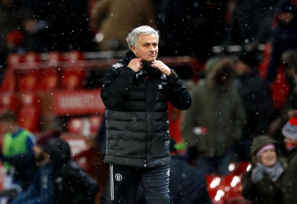  Chuyển nhượng bóng đá mới nhất từ Manchester Evening News, chiếc ghế của Mourinho sẽ bị lung lay nếu MU trắng tay ở mùa giải này. Ảnh: Manchester Evening News