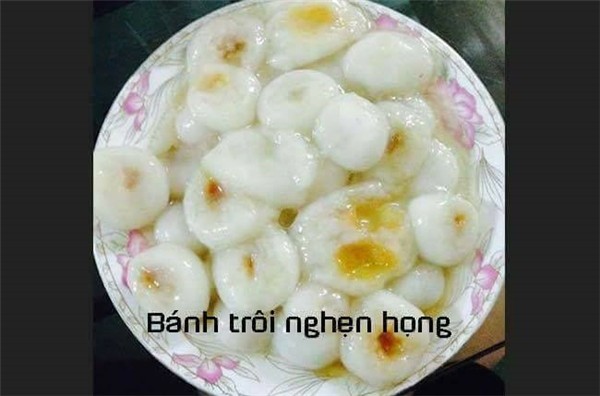 Ngày 3/3 âm lịch là ngày  Tết Hàn Thực. Ngày này, các gia đình làm bánh trôi, bánh chay cúng ông bà, tổ tiên và không kiêng đốt lửa. Với người Việt trong dịp này nhiều nơi làm bánh trôi bánh chay cúng thần hoàng.