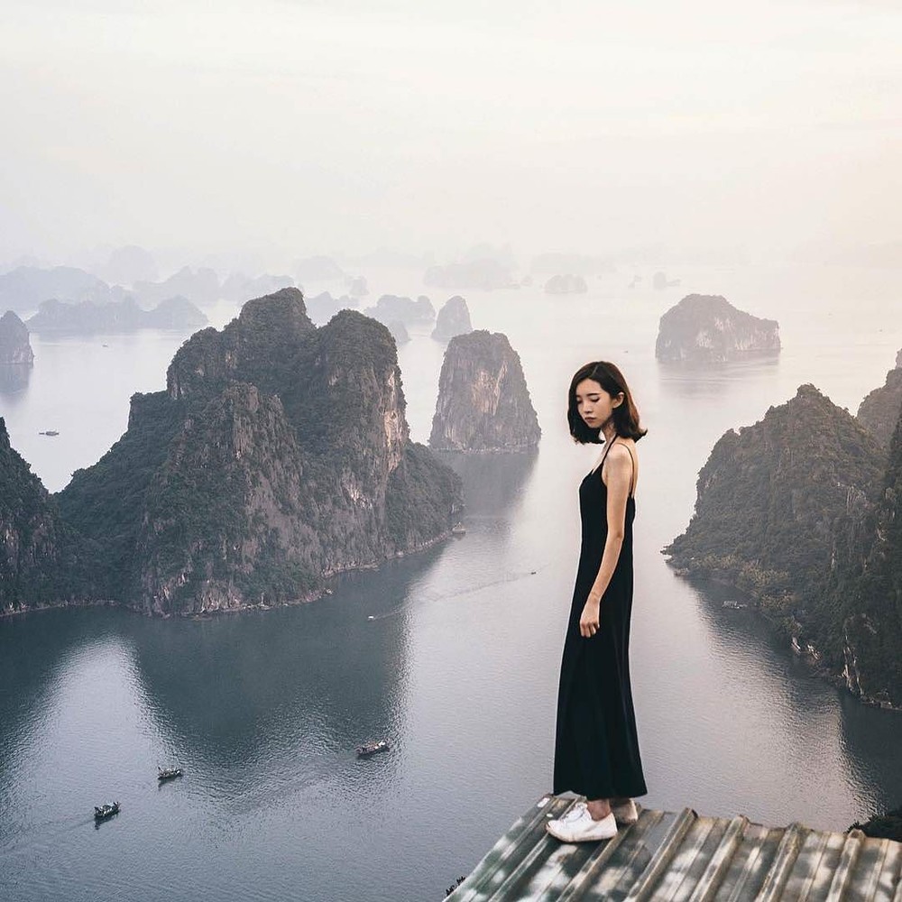 " Rooftopping" là trào lưu thách thức điên rồ đã có mặt từ rất lâu trên thế giới nhưng mãi vừa qua nó mới du nhập tới Việt Nam và nhận được vô vàn những ý kiến trái chiều từ giới trẻ Việt cũng như cộng đồng mạng.