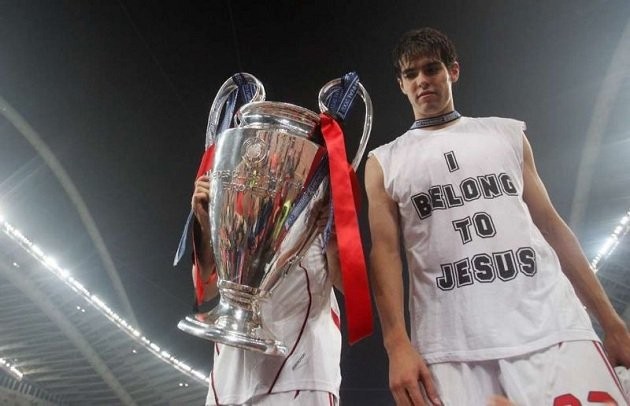 Năm 2007 là mùa giải cực thành công của Kaka khi vừa vô địch UEFA Champions League và có quả bóng vàng. Trước đó 5 năm, tại World Cup tại Nhật Bản - Hàn Quốc, dù chỉ thi đấu 25 phút nhưng Kaka vẫn có dịp nâng cao chức  vô địch World Cup.