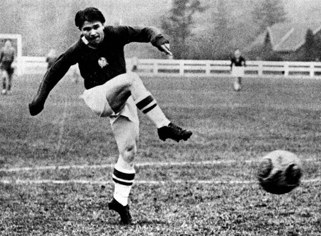 Puskas là tiền đạo xuất chúng của ĐT Hungary trong những năm 50 của thế kỉ trước. Từ tháng 5/1950 đến tháng 2/1956, Puskas thi đấu cho Hungary tổng cộng 6 năm và chỉ thua đúng 1 trận. Đáng tiếc, đó là thất bại trước Tây Đức ở  World Cup 1956.