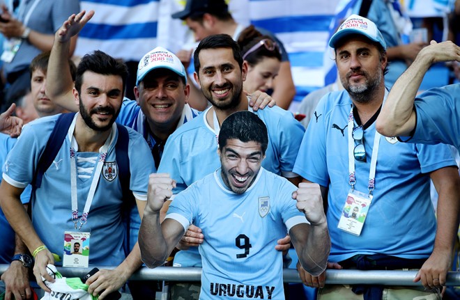 Uruguay và Ả Rập Xê-út bước vào trận đấu thứ hai tại bảng A  World Cup 2018 với tâm thế buộc phải thắng. Trong khi Uruguay phải tranh ngôi đầu bảng với chủ nhà để tránh Tây Ban Nha hoặc Bồ Đào Nha ở vòng 1/16 thì Ả Rập Xê-út buộc phải có 3 điểm để nuôi hy vọng đi tiếp. Chính vì vậy, cả hai đội nhập cuộc với tốc độ nhanh, mong sớm giành lợi thế trên bảng tỉ số.