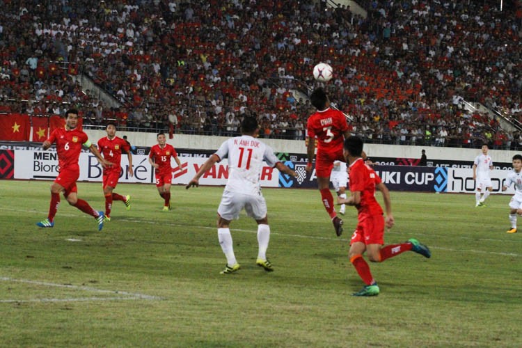 Đội tuyển Việt Nam đã có chiến thắng đầu tiên trong hành trình tại  AFF Cup 2018 trước đội tuyển Lào nhờ những bàn thắng của Công Phượng, Anh Đức và Quang Hải.