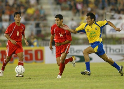  AFF Cup 2007 là lần đầu tiên giải bóng đá vô địch Đông Nam Á được đổi tên và cũng đổi thể thức thi đấu sân nhà, sân khách bắt đầu từ vòng loại trực tiếp. Đây cũng là lần đầu tiên SVĐ QG Mỹ Đình tổ chức trận bán kết AFF Cup tuy nhiên nó lại là ngày không vui cho NHM khi ĐTQG Việt Nam thất thủ trước đại kình địch Thái Lan với tỷ số 2-0.